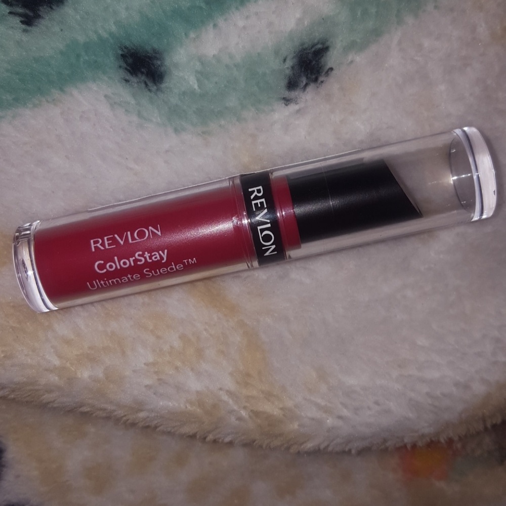 Revlon Colorstay Ultimate Suede 050